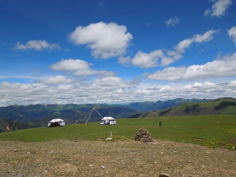 七八月川藏线旅游哪里好玩