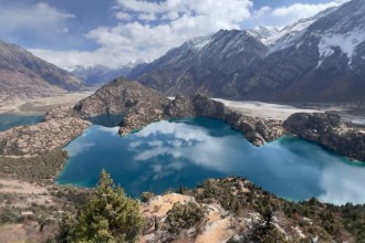 三色湖与祥格拉冰川