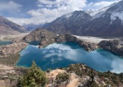 三色湖与祥格拉冰川