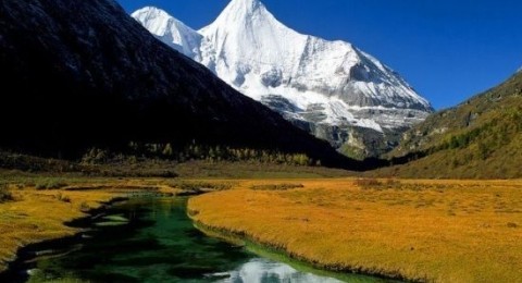 亚丁风景区