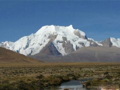 西藏日喀则拉布吉康峰