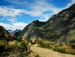 去四姑娘山旅游租车多少钱？