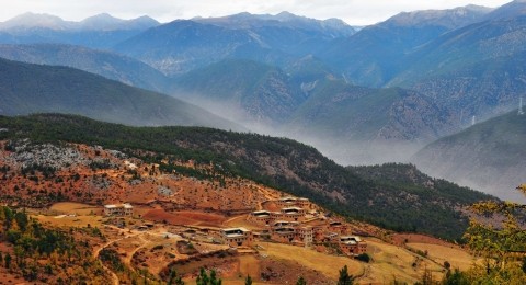 亚丁村