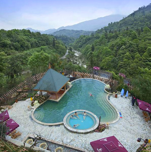 1,七里坪温泉七里坪位于峨眉山的半山处,海拔1300米—1500米左右,风景